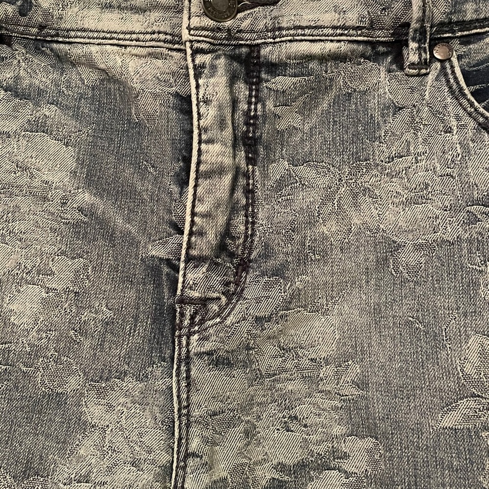 So Slimming Chico’s Crop Patchwork Jeans Size 2 L - image 3